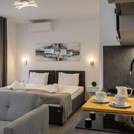 Luxury & Five سبليت