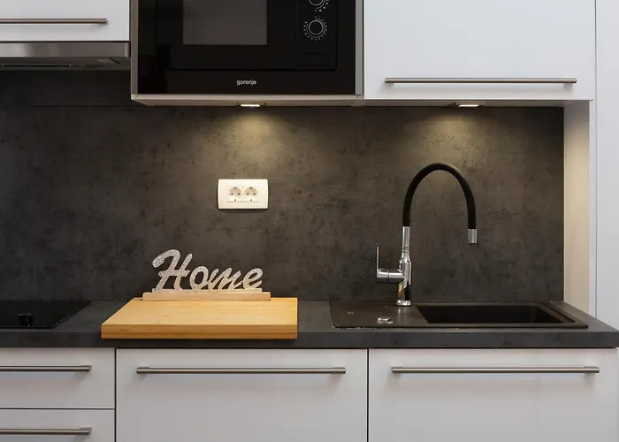 Luxury & Five سبليت