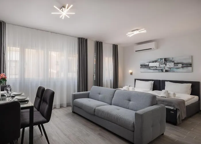 Luxury & Five سبليت