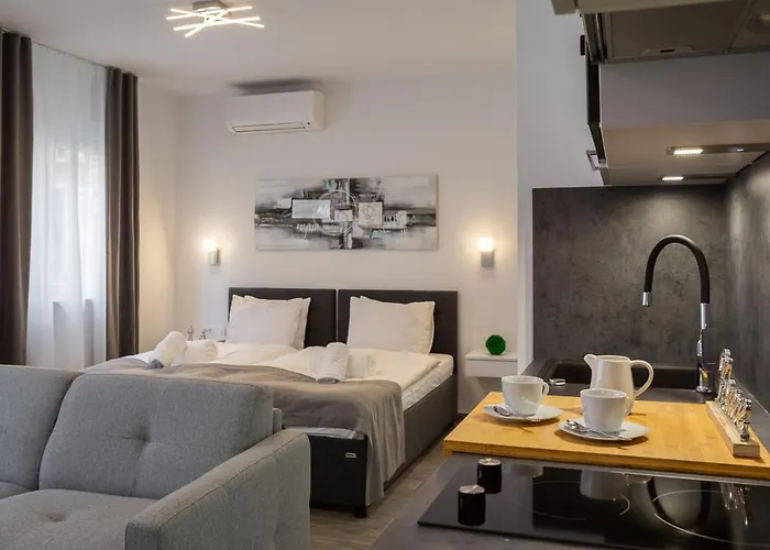 Luxury & Five سبليت