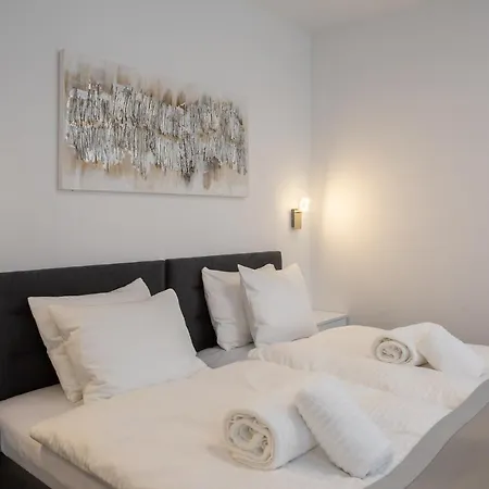 Luxury & Five * Split