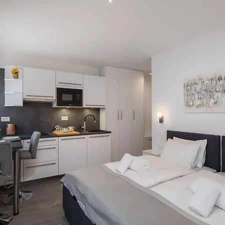 Luxury & Five Apartman *
