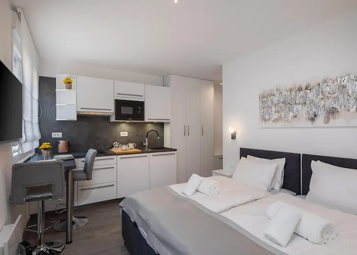 Luxury & Five Apartman *