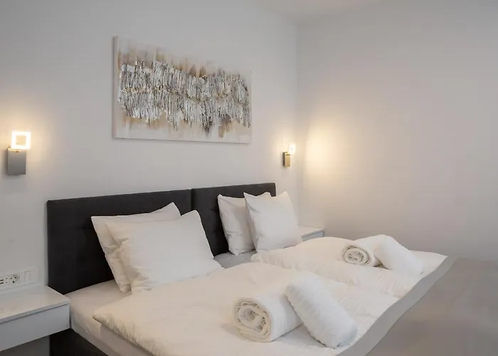 Luxury & Five * Split