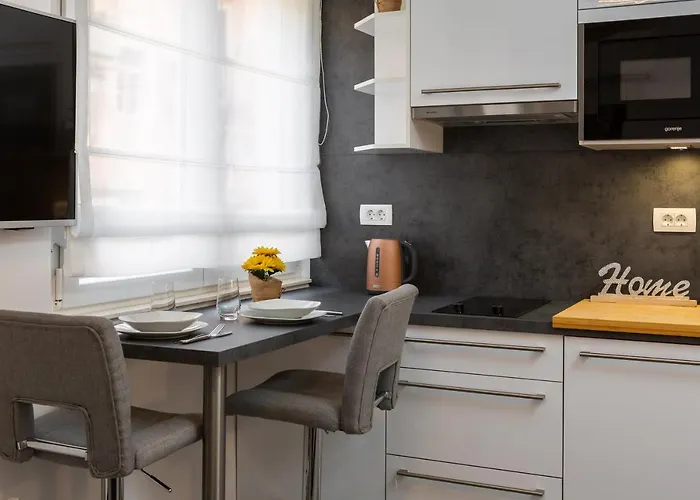 Luxury & Five Apartman *